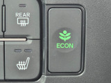 ワンタッチで省燃費走行をサポートするECONスイッチを装備。