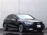 ●Audiが最初に採用したLEDポジショニングランプ。シャープなラインで昼間でも点けていたいと思うほど上品でオシャレです。夜間走行時はさらに目立ちます!