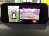狭い場所での駐車やすれ違いなどでより的確な運転操作に役立つ360&deg;ビューモニターが装備されています。