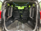 【パワーバックドア】スマートキーや運転席のボタンを押すだけでリアゲートが自動で開閉します!荷物を持っている時や、高い位置にあるバックドアを閉める際に便利な機能です♪