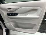 【運転席ドア】収納ポケットが付いているので運転席周りもスッキリ保てます★