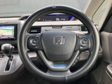 手元でナビの音量調整等が出来るのでナビの操作によるわき見運転を防止することが出来ます。