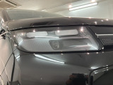 LEDヘッドライトは、点灯の瞬間から最大光量を発揮し、突然暗くなるトンネルなどでの安定感を高めます。