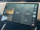 13.1インチの曲面型のタッチスクリーンは、車載システムを直感的に操作可能。触覚フィードバックの機能を備え、タッチ操作の精度が向上しています。