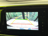 【バックカメラ】駐車時に後方がリアルタイム映像で確認できます。大型商業施設や立体駐車場での駐車時や、夜間のバック時に大活躍!運転スキルに関わらず、今や必須となった装備のひとつです!