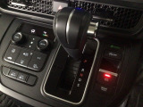 オートマチックシフトレバーは、手になじみ操作しやすい形状で安全運転にもつながります♪
