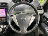 【純正革巻きステアリング】上質な革を使用することで、手にしっかり馴染みとても運転しやすいハンドルです♪