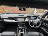 Audiのインテリアはエクステリア同様、優れたデザイン性とクオリティ、そして機能性を兼ね備えております。
