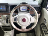 【純正革巻きステアリング】上質な革を使用することで、手にしっかり馴染みとても運転しやすいハンドルです♪