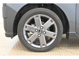 純正なので車に似合うデザインになっていますね。