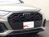 ●一目でAudiとわかる特徴的なシングルフレームグリル・LEDランプ。精悍なフロントマスクからAudiのスマートで上品なブランドを連想させてくれます。女性にも大変ご好評頂いております。