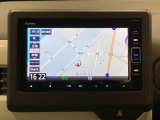 ナビゲーションはフルセグTV、インターナビ対応のGathers純正メモリーナビを搭載しています。Bluetoothオーディオ機能がありますので、スマートフォンなどの音楽も再生できます。