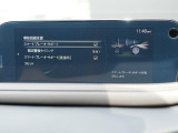 こちらのお車には先進安全装備が多数搭載されています。衝突被害を回避あるいは軽減するためのブレーキや、後方死角からの接近警報、車線逸脱を防止する警報装置など、詳しくはスタッフまでお尋ねください。