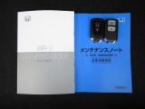 カギをバッグやポケットに入れたままでもドアロックの開閉やエンジン始動ができる『スマートキー』付き!暗くなってもキー穴を捜す必要が無くとっても便利ですから人気の装備です!