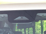 【ホンダセンシング】走行中に前方の車両等を認識し、衝突しそうな時は警報とブレーキで衝突回避と被害軽減をアシスト。より安全にドライブをお楽しみいただけます。
