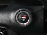 スマートキーを携帯していれば、ブレーキを踏みながら専用スタートスイッチ(GRロゴ付)を押すだけで、エンジンが始動します。