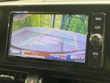 【バックカメラ】駐車時に後方がリアルタイム映像で確認できます。大型商業施設や立体駐車場での駐車時や、夜間のバック時に大活躍!運転スキルに関わらず、今や必須となった装備のひとつです!