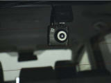 リヤ用ドライブレコーダー装備!これがあれば、相手方が危険運転をしてきた場合などでも客観的に証明でき、事故や事件の直接的な証拠の確保にも生り得ます。