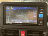 ダイハツ純正ナビゲーションを装備しています☆TVは画像がきれいなフルセグになっていてスマホに入っている音楽もBluetoothで繋いで楽しんでいただけます☆