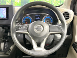 インテリアに合わせたデザインのステアリングは、運転される方のことも考え、運転しやすい形状、大きさです。是非一度、実際に触ってお確かめください。