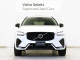 DarkエクステリアとなることでXC60に精悍な印象が加わり、さらにモダンでスポーティな存在感を与えます。