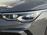 LEDマトリックスヘッドライト「IQ.LIGHT」フロントカメラで対向車や先行車を検知し、マトリックスモジュールに搭載されたLEDを個別に制御することで最適な配光を実現。