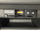 ハンドルの右下にETC2.0がついています。高速道路の料金所の通過も楽々です。 カードの取り出しもしやすい場所についています。