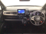 【前方視界】開放的な前方視界!運転がしやすく疲れにくいです♪窓が大きく、見通しがとっても良いおクルマですよ♪
