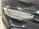 LEDヘッドライトは、点灯の瞬間から最大光量を発揮し、突然暗くなるトンネルなどでの安定感を高めます。