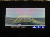 【バックカメラ】運転が苦手な方も車庫入れラクラクです!ギアをリバースに入れれば自動的に切り換わりますので、面倒な操作は不要です♪狭い駐車場もお車を傷つけず安心ですね!