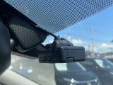 ドライブレコーダー☆いくら安全運転をしていても、事故に巻き込まれることもあります。万が一のときに証拠として使えるドライブレコーダー純正オプションで4万円ほどかかるものが付いています!!