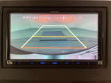 バックでの車庫入れも安心です! リアカメラが付いているバックモニター付のナビを装備しております。操作線もついており距離感も画面から確認できます。