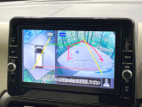 【アラウンドビューモニター】専用のカメラにより、上から見下ろしたような視点で360度クルマの周囲を確認することができます☆死角部分も確認しやすく、狭い場所での切り返しや駐車もスムーズに行えます。
