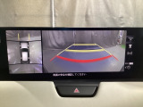 狭い場所での駐車やすれ違いなどでより的確な運転操作に役立つ360&deg;ビューモニターが装備されています。