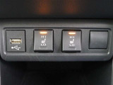 快適温熱シート(運転席・助手席)が装備されています。負担のかかりやすい肩や腰、冷えやすい下肢を効果的に温めてくれます。