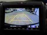 バックカメラの画像です。ガイドラインがスムースな車庫入れをサポートいたします!車庫入れの安心感がアップしますね☆