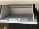 [グローブボックス]とっても大きくて使いやすいですよ!他にも収納が充実しているので小物もスッキリ収まります♪