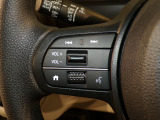 【ステアリングリモコン】ステアリングにオーディオ調節可能なスイッチが装備されていますので運転中でも視線をそらさずにオーディオの調節が可能です!