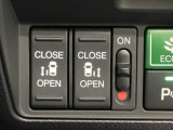 【両側パワースライドドア】両側がパワースライドドアになっており、運転席のスイッチやスマートキーでも開閉が可能です!開口部も広いので乗り降りも楽々♪