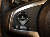 【ステアリングリモコン】ステアリングにオーディオ調節可能なスイッチが装備されていますので運転中でも視線をそらさずにオーディオの調節が可能です!