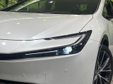 【LEDヘッドライト】悪天候や夜間走行時も良好な視界を確保し安心して運転できる高輝度LEDヘッドライトを装備!点灯速度が早く、消費電力も抑えられています。