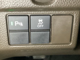 VSA装備車です。VSAはドライバーの操作と車の動きを見守っています。もし車の挙動が乱れたとき、4輪別々にブレーキをかけたり、エンジンパワーをしぼることによって車を安定させます。