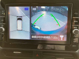 インテリジェント アラウンドビューモニター。上空から見下ろしている様な映像をモニターへ映し出し、スムーズな駐車をサポートします。さらに障害物検知センサー反応すると、警告表示、警告音により注意を促します