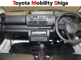 シンプルな運転席周りです。インパネ周りの各操作スイッチ類も使いやすいよう配置されています!