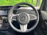 インテリアに合わせたデザインのステアリングは、運転される方のことも考え、運転しやすい形状、大きさです。是非一度、実際に触ってお確かめください。