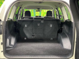 普段のお買い物や通勤、送迎等に十分な荷室スペースを確保しております。セカンドシートを倒すと、大きな荷物の積載も可能です♪