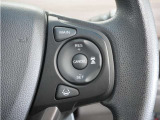 ◆アダプティブクルーズコントロール◆予め設定した車速内でクルマが自動的に加減速。前走車との適切な車間距離を維持しながら追従走行します。【LKAS】車線維持支援システムでステアリング操作を支援。
