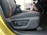 パワーシート搭載。微妙な調整が手軽にでき、ピッタリなポジションで運転することが可能です。