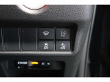 ホンダセンシング搭載!誤発進抑制機能・路外逸脱抑制機能・歩行者事故低減ステアリング・車線維持支援システム・先進車発進お知らせ機能など多彩な先進安全機能でより安全で快適なドライブを支援します。