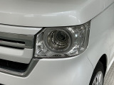 LEDヘッドライトは、点灯の瞬間から最大光量を発揮し、突然暗くなるトンネルなどでの安定感を高めます。